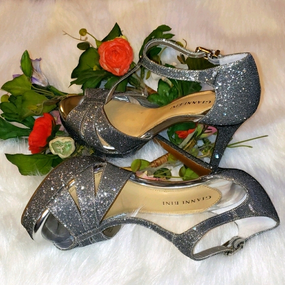 Shoes - Picture 4 of 4